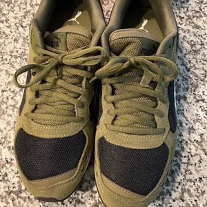 Puma sneakers size 8